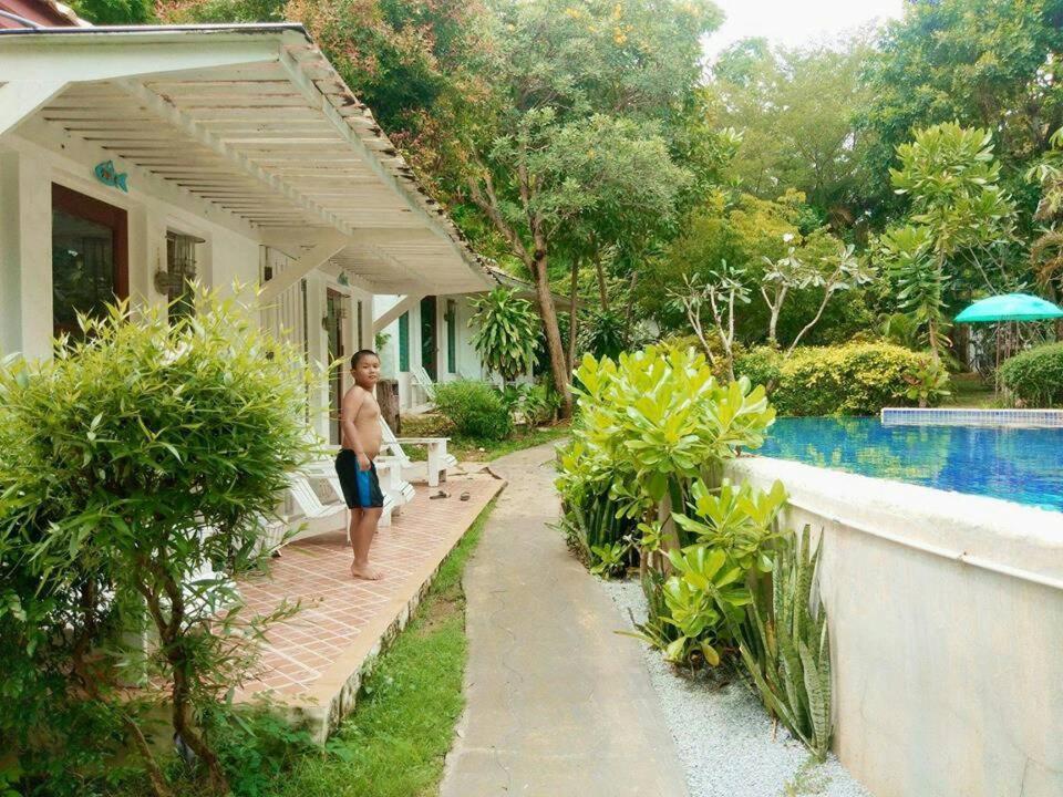 Baanmontra Beach Resort - Bankrut Екстер'єр фото