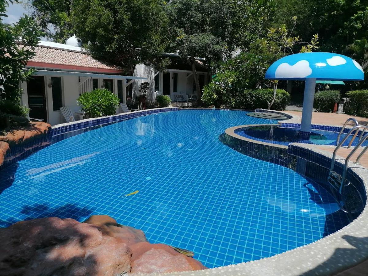 Baanmontra Beach Resort - Bankrut Екстер'єр фото
